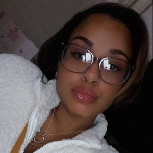 Meet your Posher, Cristina